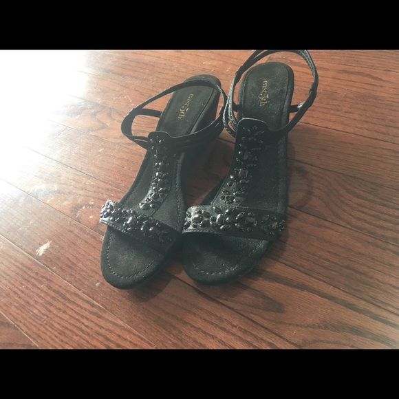 Black shoes - Picture 2 of 3